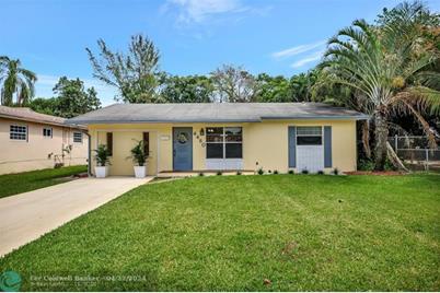 4460 SW 24th Ave - Photo 1