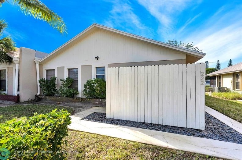 222 1st Cir, Boynton Beach FL  33435-7261 exterior