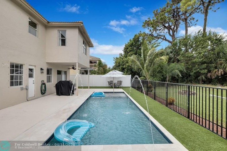 8613 Windy Cir, Boynton Beach FL  33472-5126 exterior