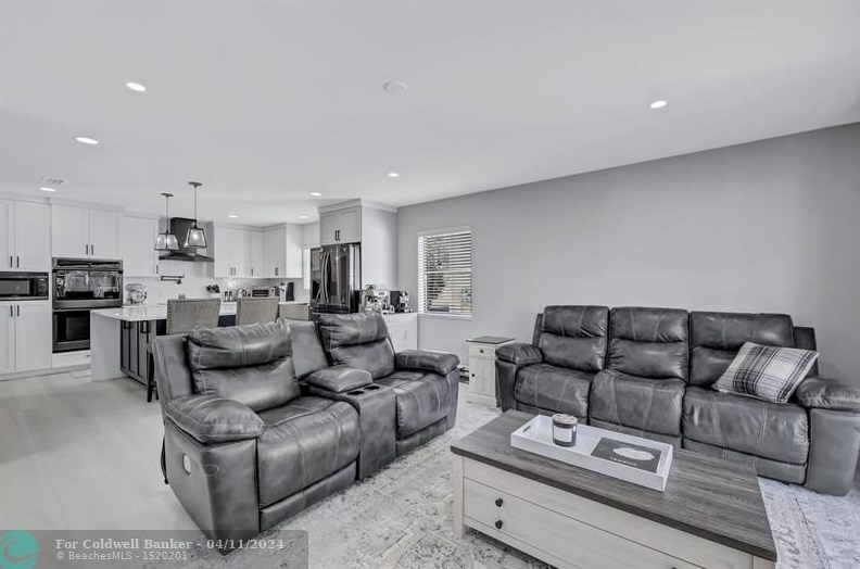 8613 Windy Cir, Boynton Beach FL  33472-5126 exterior