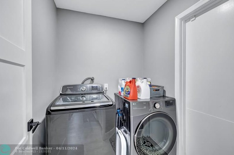 8613 Windy Cir, Boynton Beach FL  33472-5126 exterior