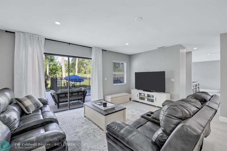 8613 Windy Cir, Boynton Beach FL  33472-5126 exterior