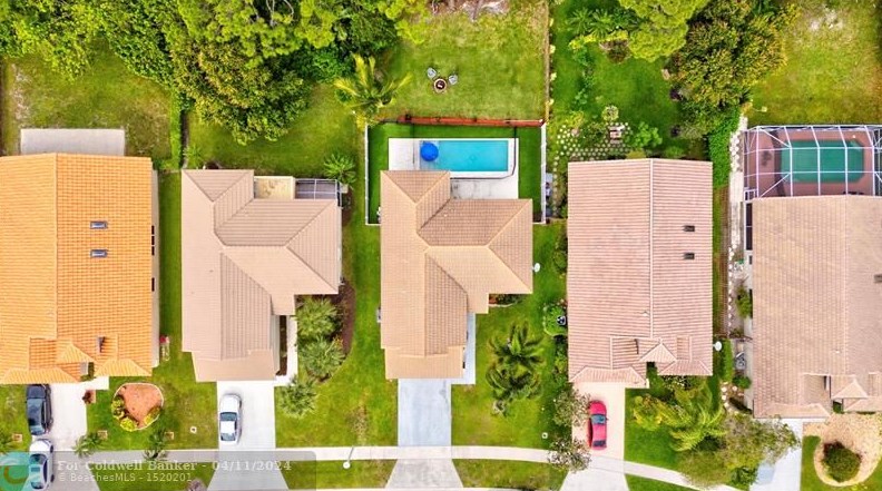 8613 Windy Cir, Boynton Beach FL  33472-5126 exterior