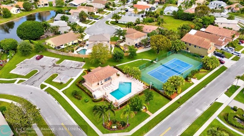 8613 Windy Cir, Boynton Beach FL  33472-5126 exterior