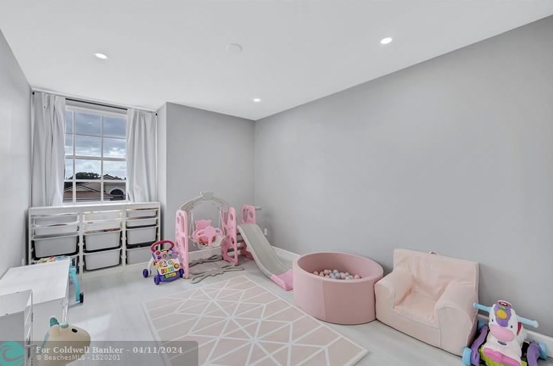 8613 Windy Cir, Boynton Beach FL  33472-5126 exterior