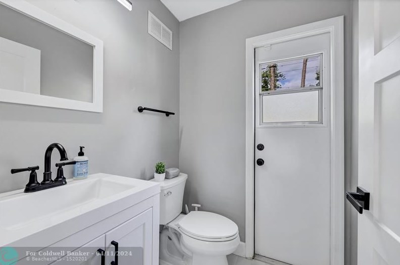 8613 Windy Cir, Boynton Beach FL  33472-5126 exterior