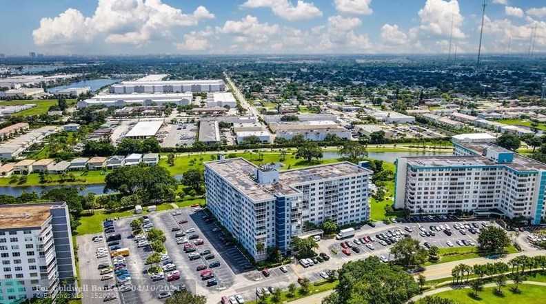 4200 Hillcrest Dr, Hollywood FL  33021-7977 exterior