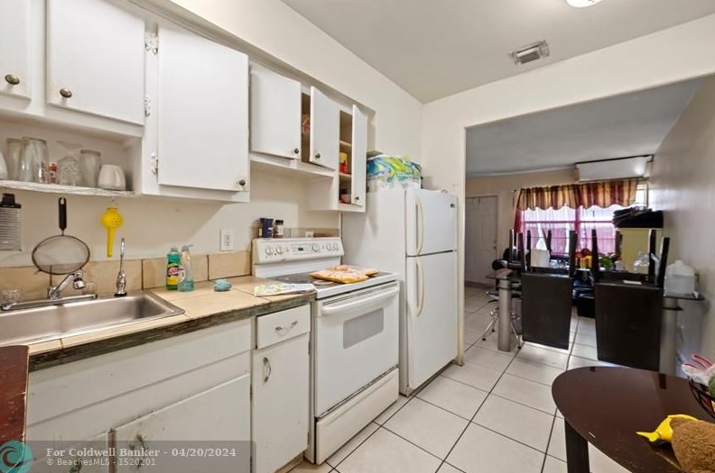 1122 N St, Lake Worth FL 33460-5246 exterior