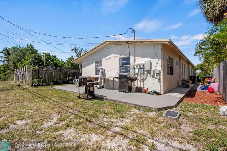 1122 N St, Lake Worth FL 33460-5246 exterior