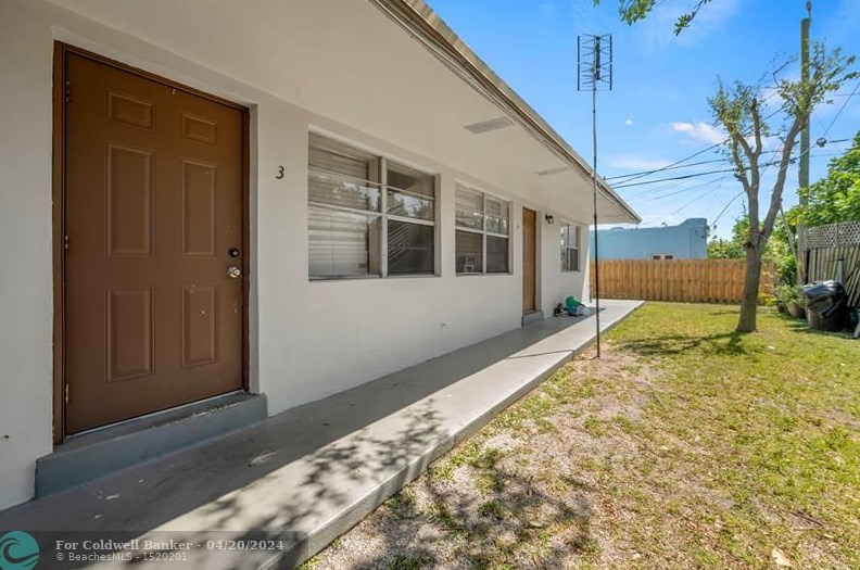 1122 N St, Lake Worth FL 33460-5246 exterior