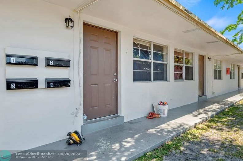 1122 N St, Lake Worth FL 33460-5246 exterior