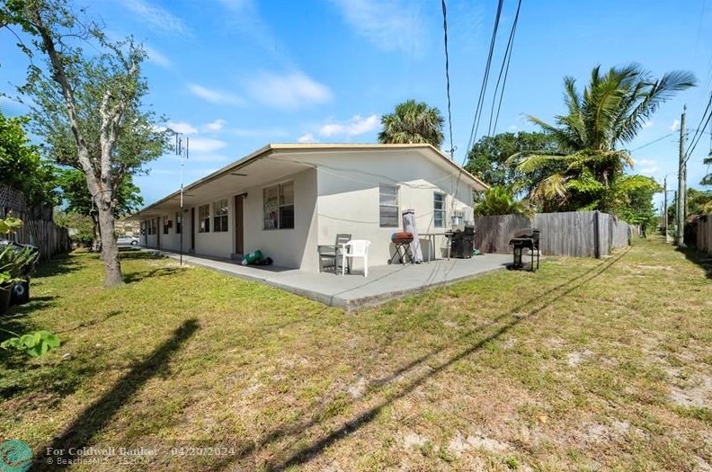 1122 N St, Lake Worth FL 33460-5246 exterior