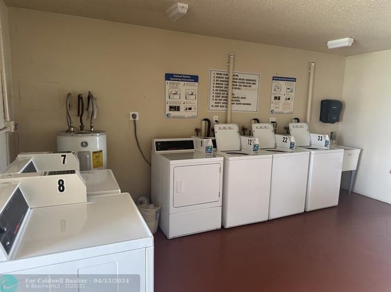 5300 Washington St, Hollywood FL  33021-7750 exterior