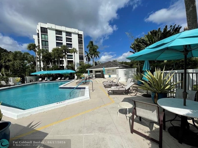 6875 Willow Wood Dr, Boca Raton FL 33434-3527 exterior