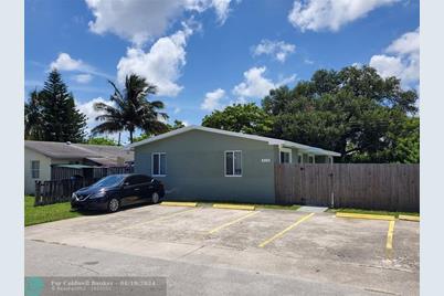 430 SW 9th Ave - Photo 1