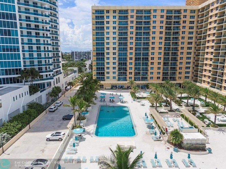 2501 Ocean Dr, Hollywood FL  33019-2699 exterior