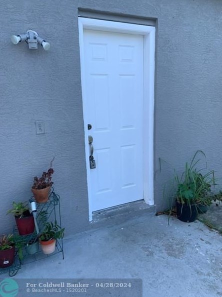 1928 58th Way, Hollywood FL  33021-3837 exterior