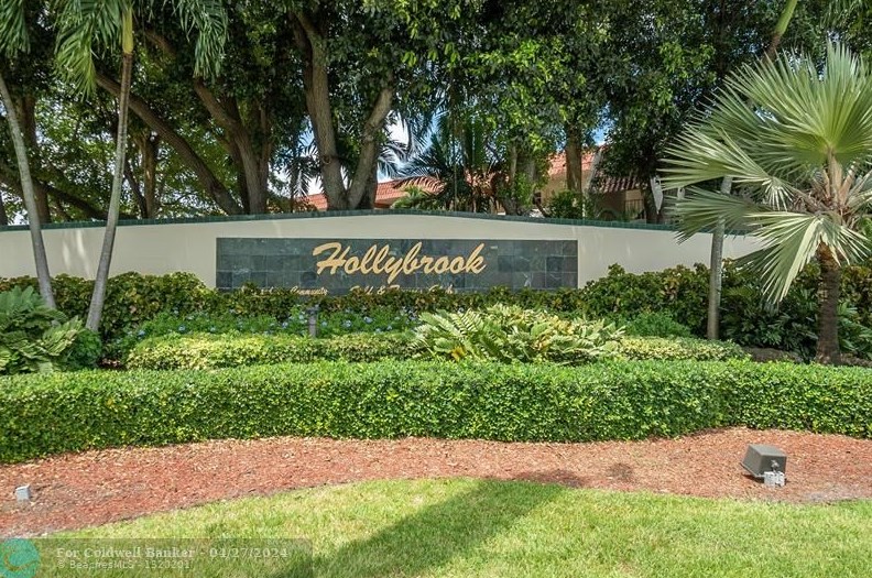 271 Hollybrook Dr, Hollywood FL  33025-1221 exterior