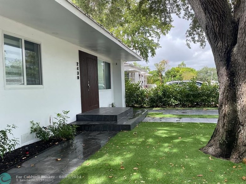 2430 Pierce St, Hollywood FL  33020-4310 exterior