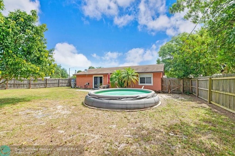 2065 7 Dr, Vero Beach FL  32962-7044 exterior