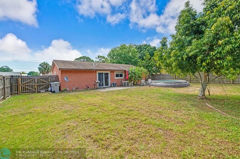 2065 7 Dr, Vero Beach FL  32962-7044 exterior