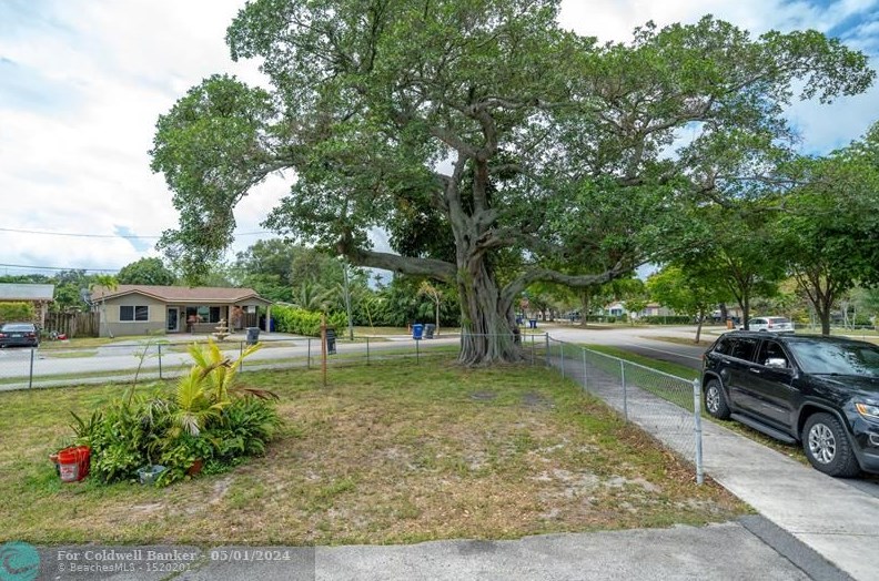 5611 Lincoln St, Hollywood FL  33021-5639 exterior