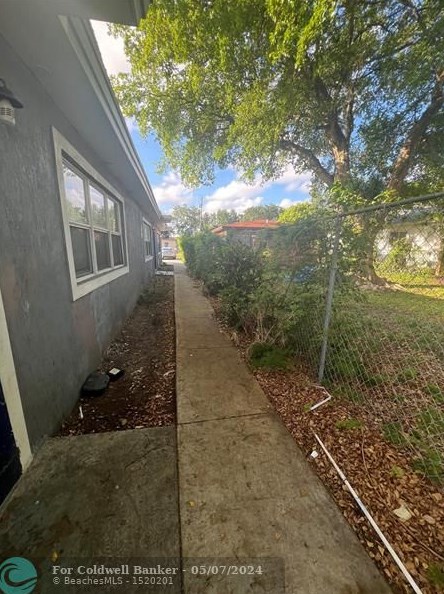 813 3rd St, Dania Beach FL  33004-3401 exterior