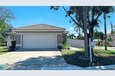 4190 NW 62nd Dr - Photo 1