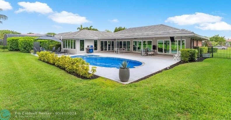 525 Muirfield Dr, Lake Worth FL  exterior