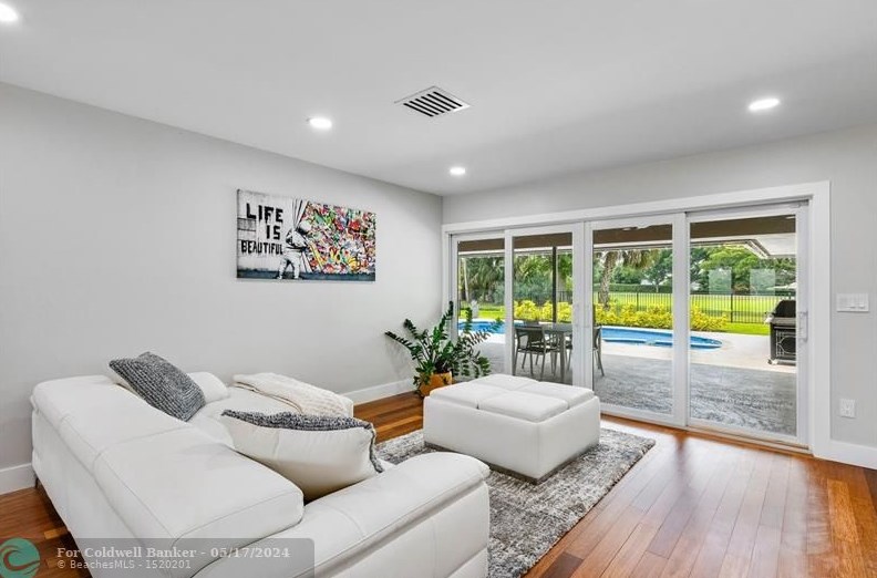 525 Muirfield Dr, Lake Worth FL  exterior