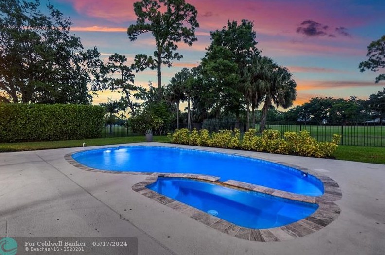 525 Muirfield Dr, Lake Worth FL  exterior