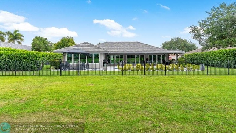 525 Muirfield Dr, Lake Worth FL  exterior