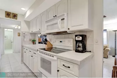 330 SE 20 Ave, Unit #307, Deerfield Beach, FL 33441 - Photo 21