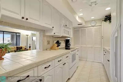 330 SE 20 Ave, Unit #307, Deerfield Beach, FL 33441 - Photo 7