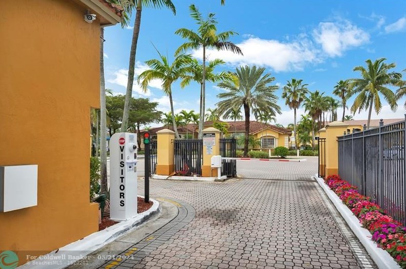 9640 2nd St, Hollywood FL  33024-6272 exterior