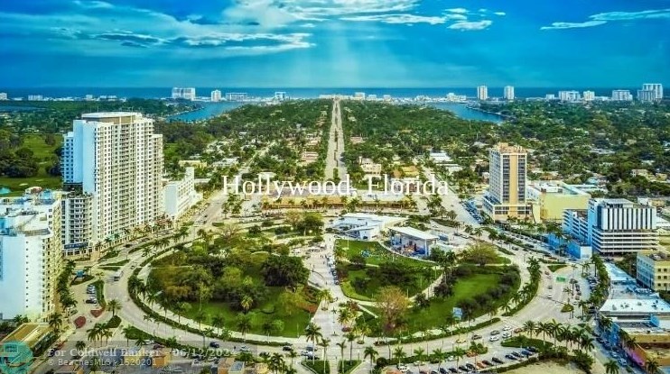 3903 Parkside Ln, Hollywood FL  33021-2033 exterior