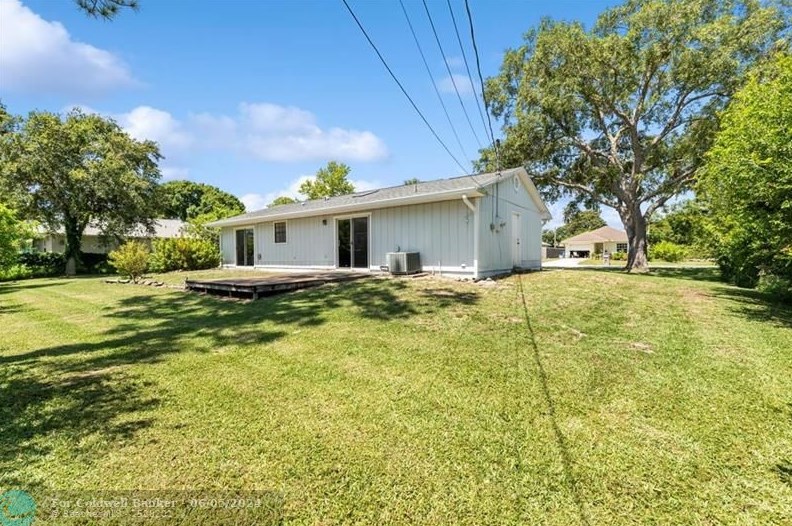 1520 18th Ave, Vero Beach FL  32962-6205 exterior