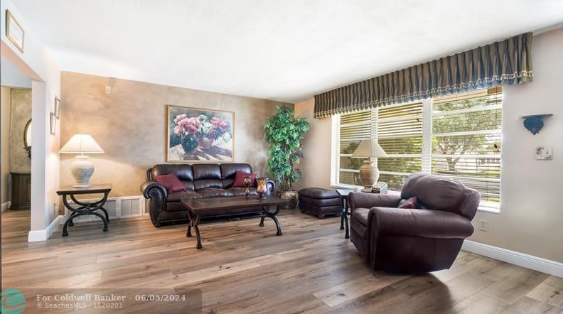 8480 17 Ct, Hollywood FL exterior