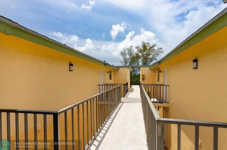 2323 Linton Ridge Cir, Delray Beach FL  33444-8129 exterior