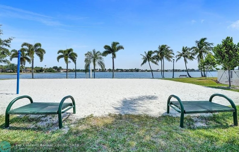 19390 29 Ct, Hollywood FL 33029-2473 exterior