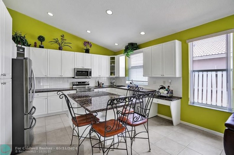 19390 29 Ct, Hollywood FL 33029-2473 exterior