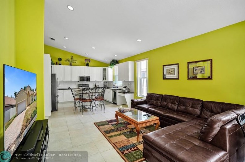 19390 29 Ct, Hollywood FL 33029-2473 exterior