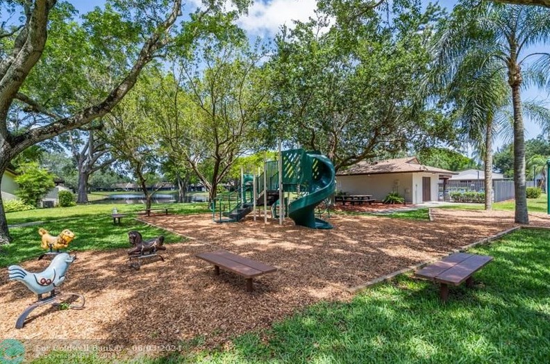 1681 98th Ave, Hollywood FL  33024-4348 exterior