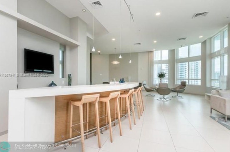 1900 Bayshore Dr, Miami FL  33133-3217 exterior