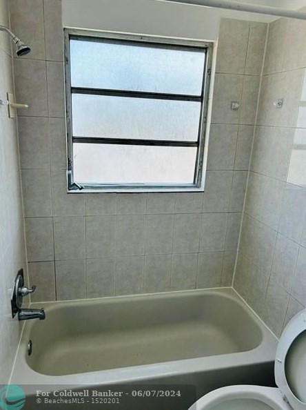 2417 19th Ave, Hollywood FL  33020-2105 exterior