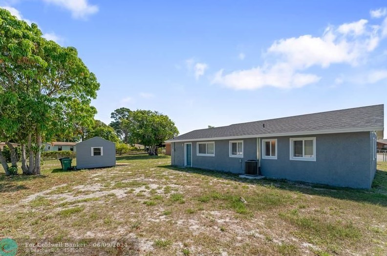 106 Hilton, Fort Pierce FL  34946-7108 exterior