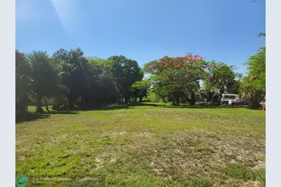 1697 E Main St, Pahokee, FL 33476 - Photo 1