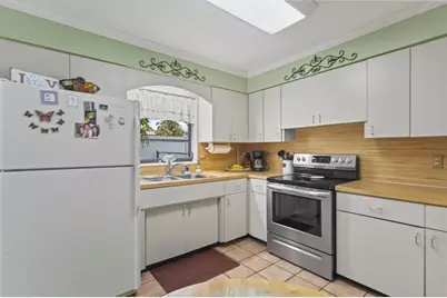 1577 NE 49th St, Oakland Park, FL 33334 - Photo 13