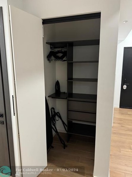 398 5th St, Miami FL  33132-2804 exterior