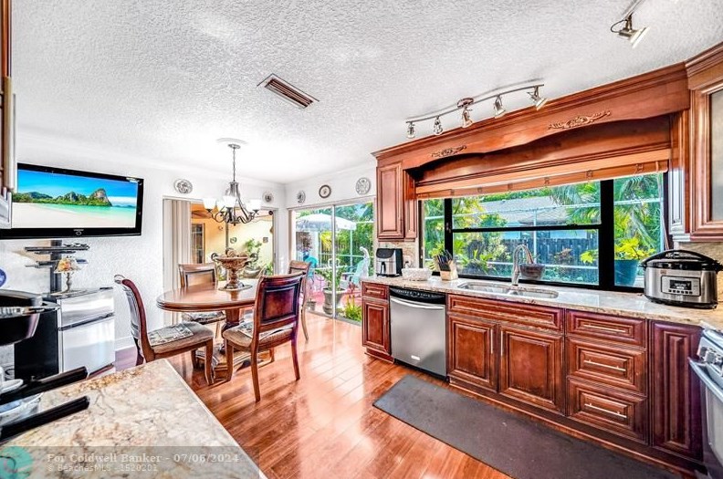 3900 68th Ave, Hollywood FL  33023-6606 exterior